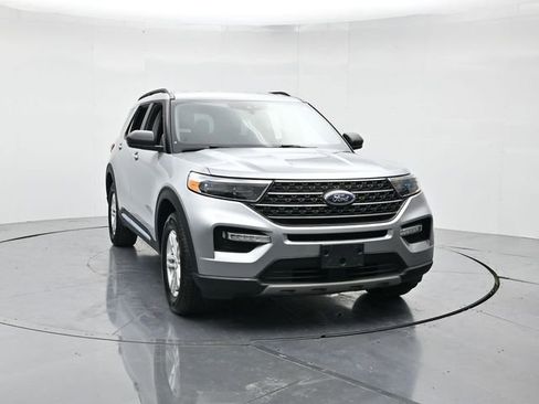 Certified 2023 Ford Explorer XLT w/ Equipment Group 202A image 4