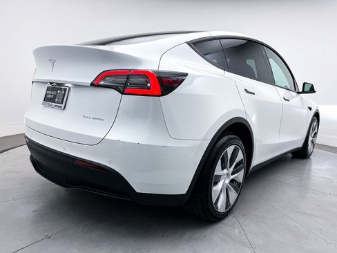 Used 2021 Tesla Model Y Long Range image 14