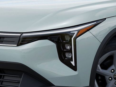 New 2025 Kia K4 FWD image 10