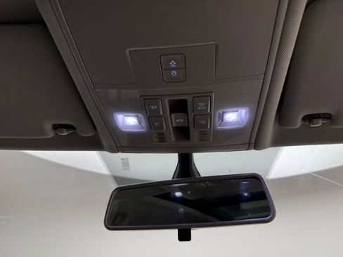 Used 2019 Volkswagen Tiguan SE w/ Panoramic Sunroof Package image 39