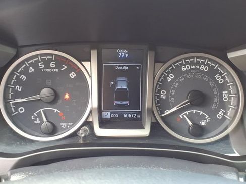 Used 2020 Toyota Tacoma SR5 AWD/4WD image 30