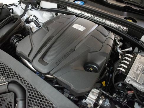 New 2026 Porsche Macan GTS AWD/4WD image 18