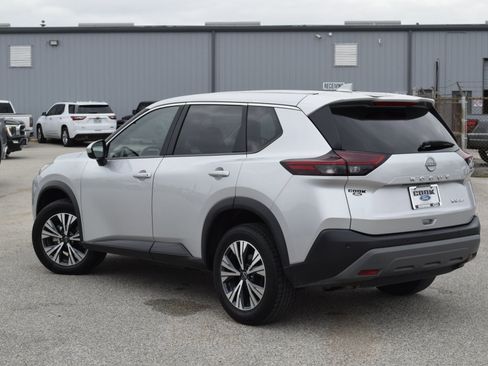 Used 2023 Nissan Rogue SV image 8