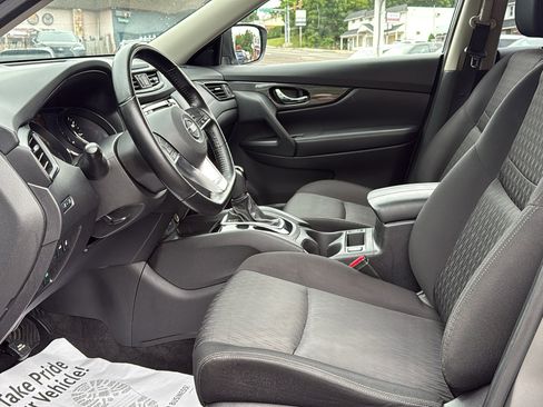 Used 2020 Nissan Rogue SV image 19