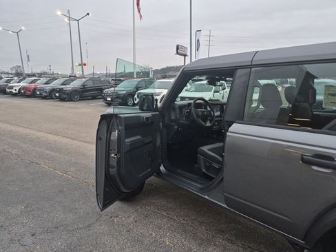 New 2025 Ford Bronco 4-Door w/ Sasquatch Package image 9