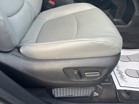 Used 2025 Toyota Sienna XLE image 15