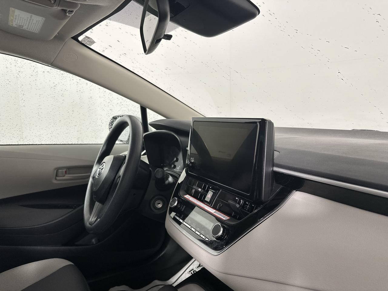 Used 2025 Toyota Corolla LE FWD image 14