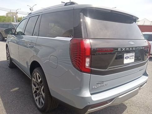 New 2026 Ford Expedition Platinum image 5