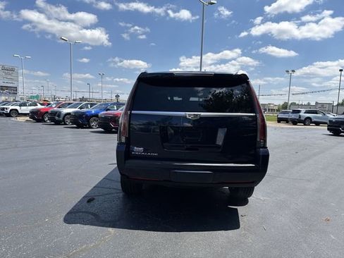 Used 2019 Cadillac Escalade Luxury AWD/4WD image 4