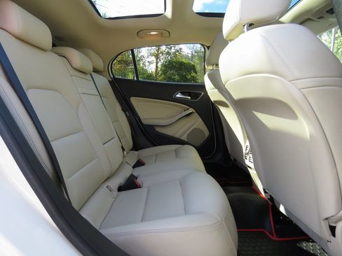 Used 2018 Mercedes-Benz GLA 250 4MATIC image 17