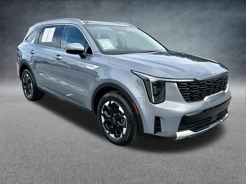 Used 2024 Kia Sorento S w/ Panoramic Sunroof Package FWD image 3