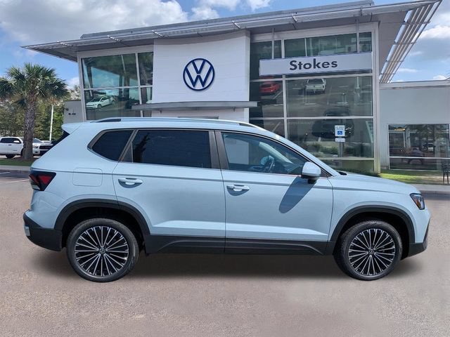 New 2026 Volkswagen Taos SE FWD image 3