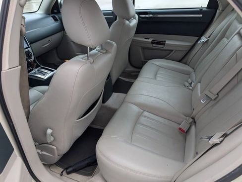Used 2005 Chrysler 300 C w/ Navigation & Sound Group II image 12