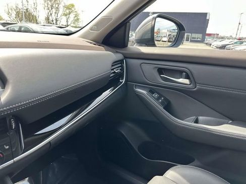 Used 2023 Nissan Rogue SL w/ SL Premium Package image 29