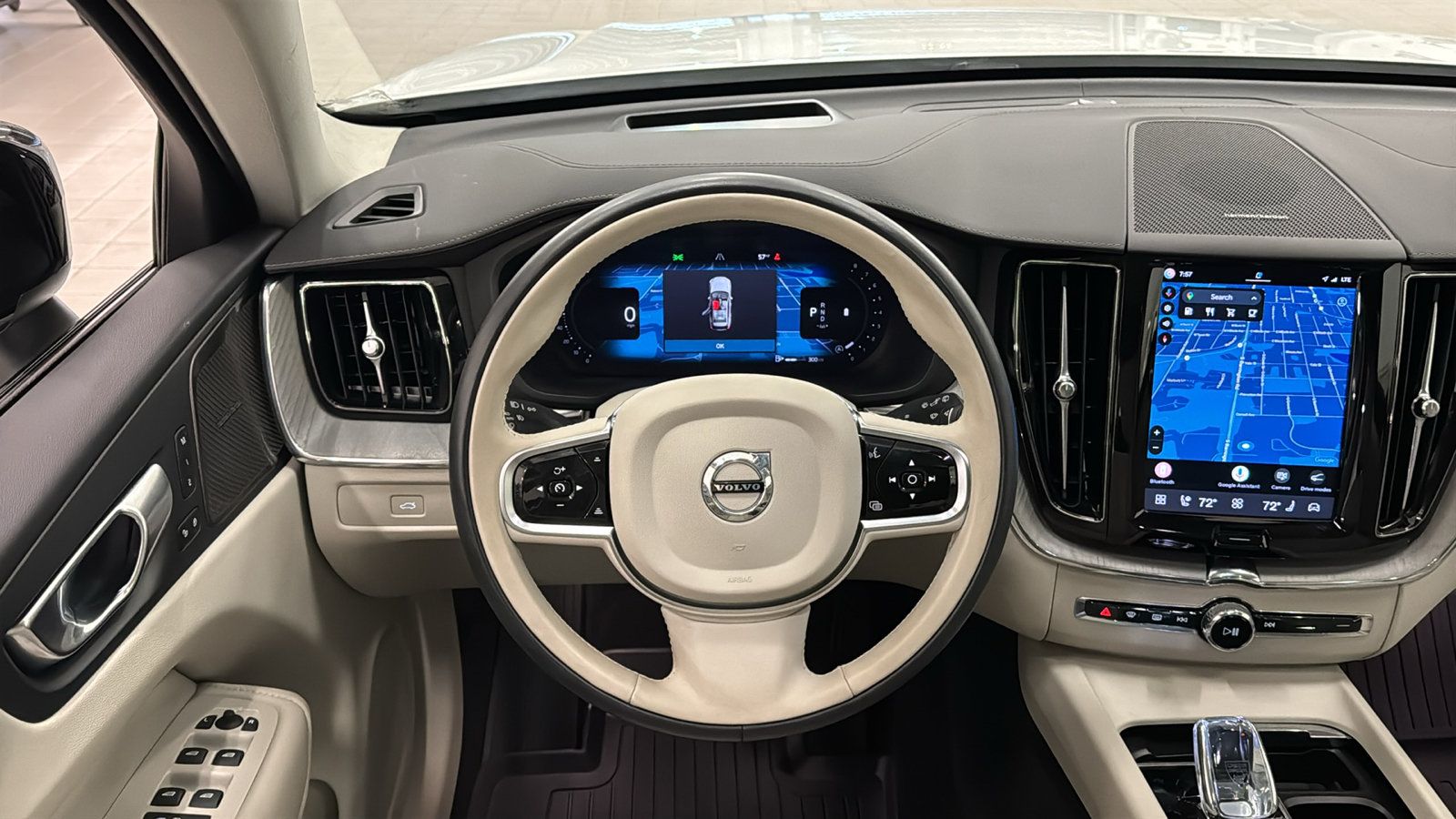 Used 2024 Volvo XC60 B5 Ultimate w/ Protection Package Premier AWD/4WD image 12