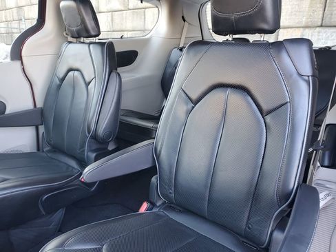 Used 2019 Chrysler Pacifica Limited w/ Tire & Wheel Group image 36