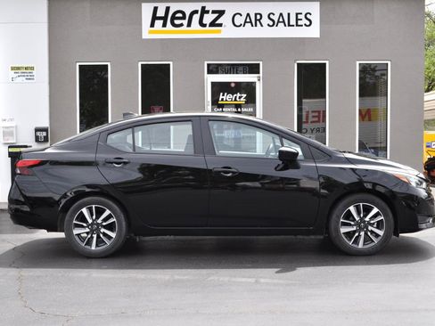 Used 2025 Nissan Versa SV image 1