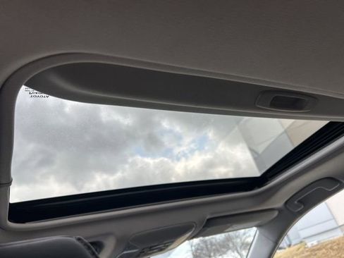 Used 2020 Toyota RAV4 XLE Premium image 11