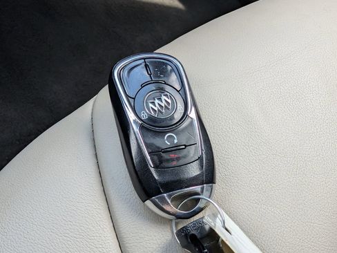 Used 2019 Buick Enclave Essence FWD image 36