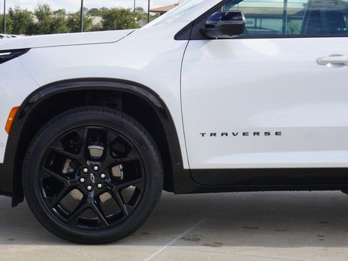 Used 2024 Chevrolet Traverse RS image 10