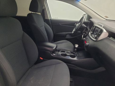 Used 2019 Kia Sorento S FWD image 21
