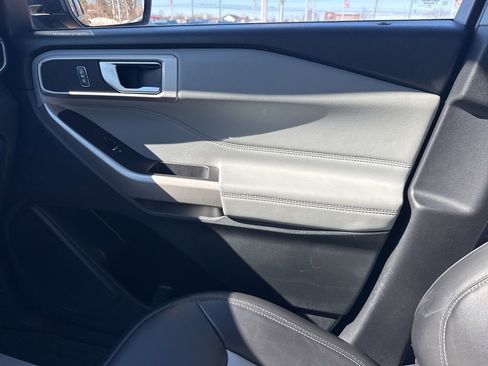 Used 2022 Ford Explorer XLT w/ Equipment Group 202A image 23