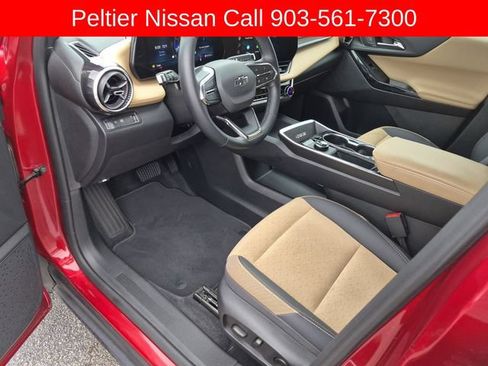 Used 2025 Chevrolet Equinox ACTIV w/ Safety and Technology Package FWD image 19