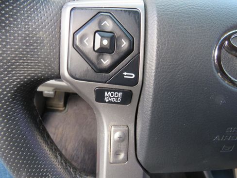 Used 2015 Toyota Tacoma 4x4 Double Cab w/ SR5 Package image 12