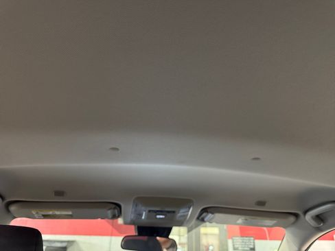 Used 2025 Toyota RAV4 XLE AWD/4WD image 33