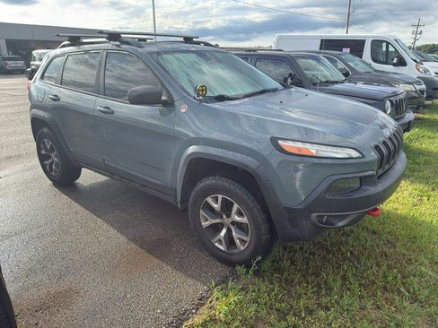 Used 2014 Jeep Cherokee Trailhawk w/ Technology Group AWD/4WD image 4