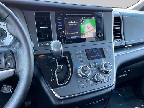 Used 2016 Toyota Sienna SE w/ SE Preferred Package FWD image 6