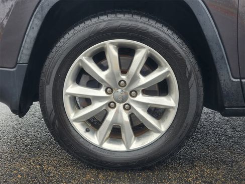 Used 2016 Jeep Cherokee Limited image 9