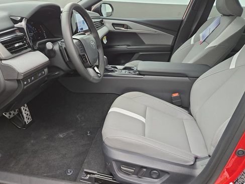 Used 2026 Toyota Camry SE FWD image 15
