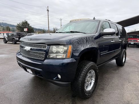 Used 2007 Chevrolet Suburban LTZ w/ LTZ Preferred Equipment Group image 6