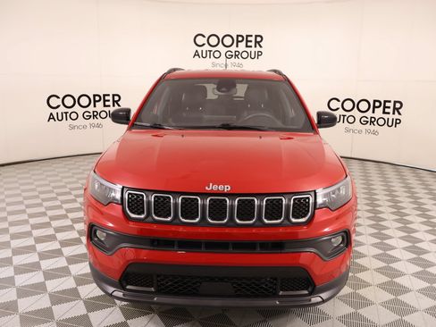 Used 2023 Jeep Compass Latitude w/ Convenience Group AWD/4WD image 9