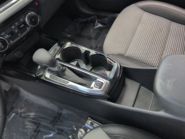 Used 2025 Chevrolet Trax LT w/ LT Convenience Package FWD image 23