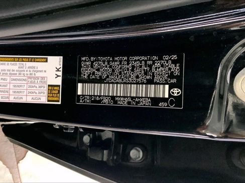 Used 2025 Toyota Prius LE AWD/4WD image 31