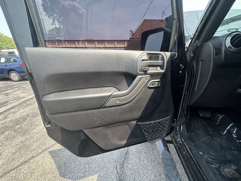 Used 2015 Jeep Wrangler Unlimited Sport w/ Quick Order Package 24S AWD/4WD image 16