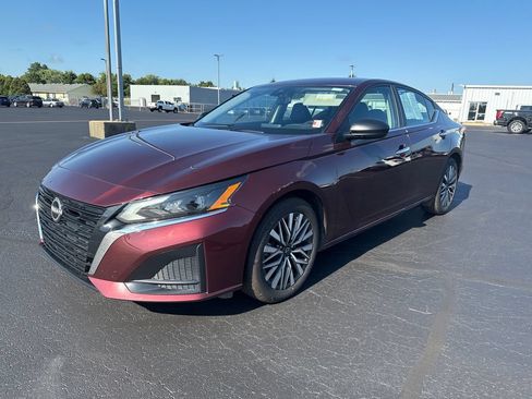 Used 2025 Nissan Altima 2.5 SV FWD image 4