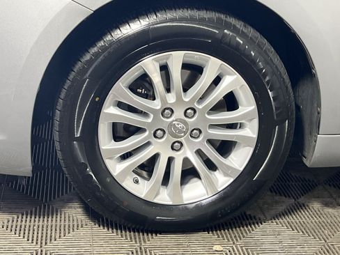 Used 2017 Toyota Sienna XLE w/ XLE Navigation Package FWD image 12
