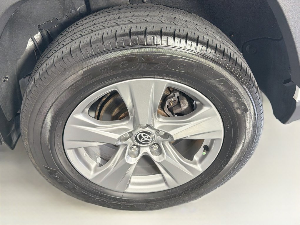 Used 2024 Toyota RAV4 XLE AWD/4WD image 31