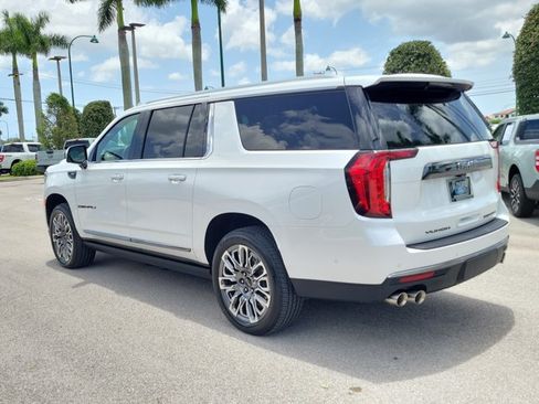 Used 2023 GMC Yukon XL Denali Ultimate AWD/4WD image 8