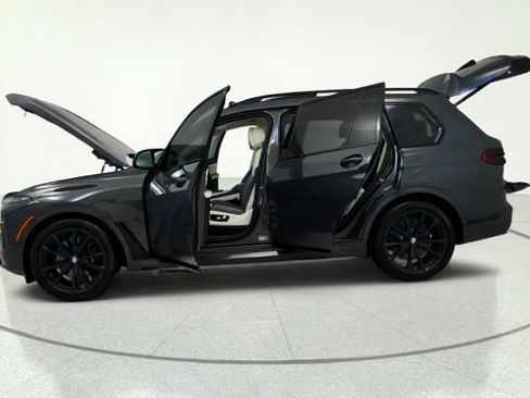 Used 2025 BMW X7 M60i AWD/4WD image 12