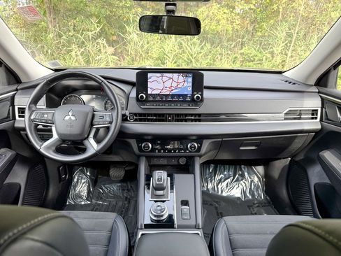 Used 2024 Mitsubishi Outlander AWD image 22