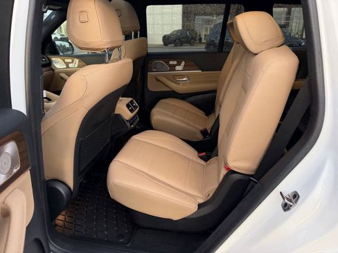 Used 2025 Mercedes-Benz GLS 450 4MATIC image 13