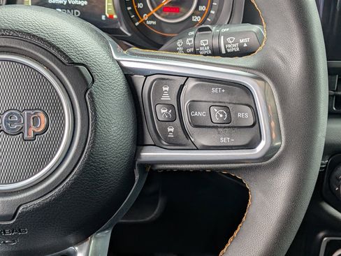 Used 2025 Jeep Wrangler Unlimited Sahara AWD/4WD image 14