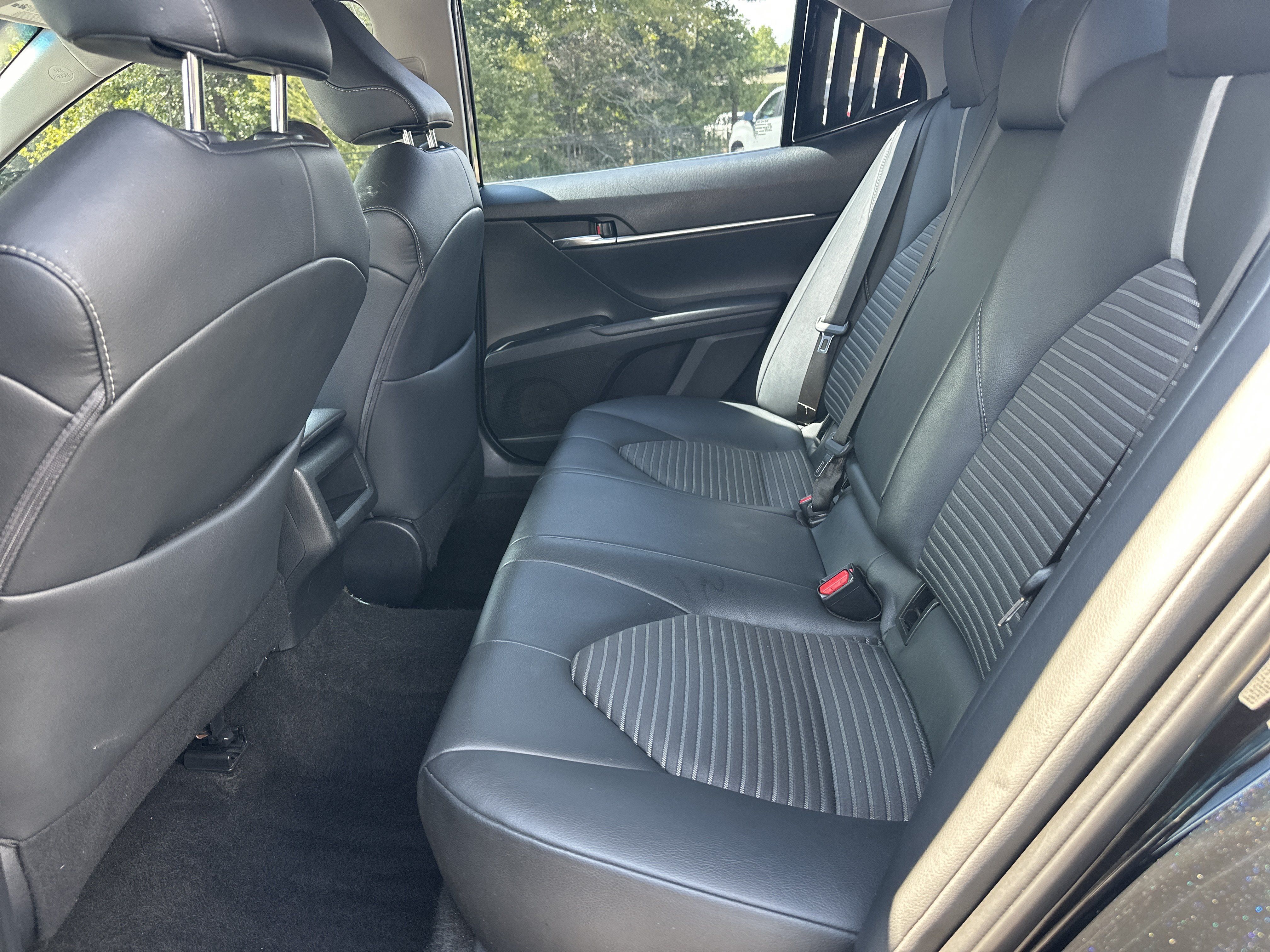 Used 2018 Toyota Camry SE FWD image 21