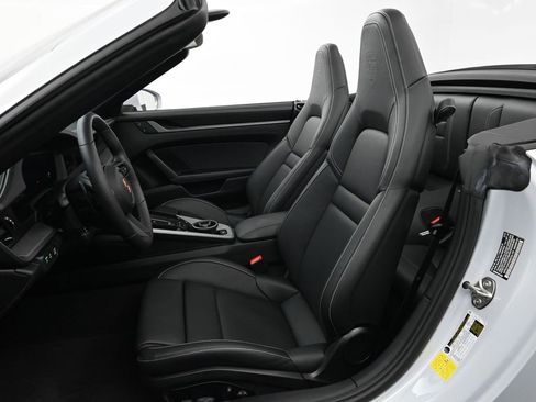 Used 2025 Porsche 911 Carrera image 5