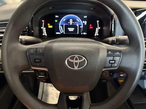 Used 2025 Toyota Camry LE FWD image 22