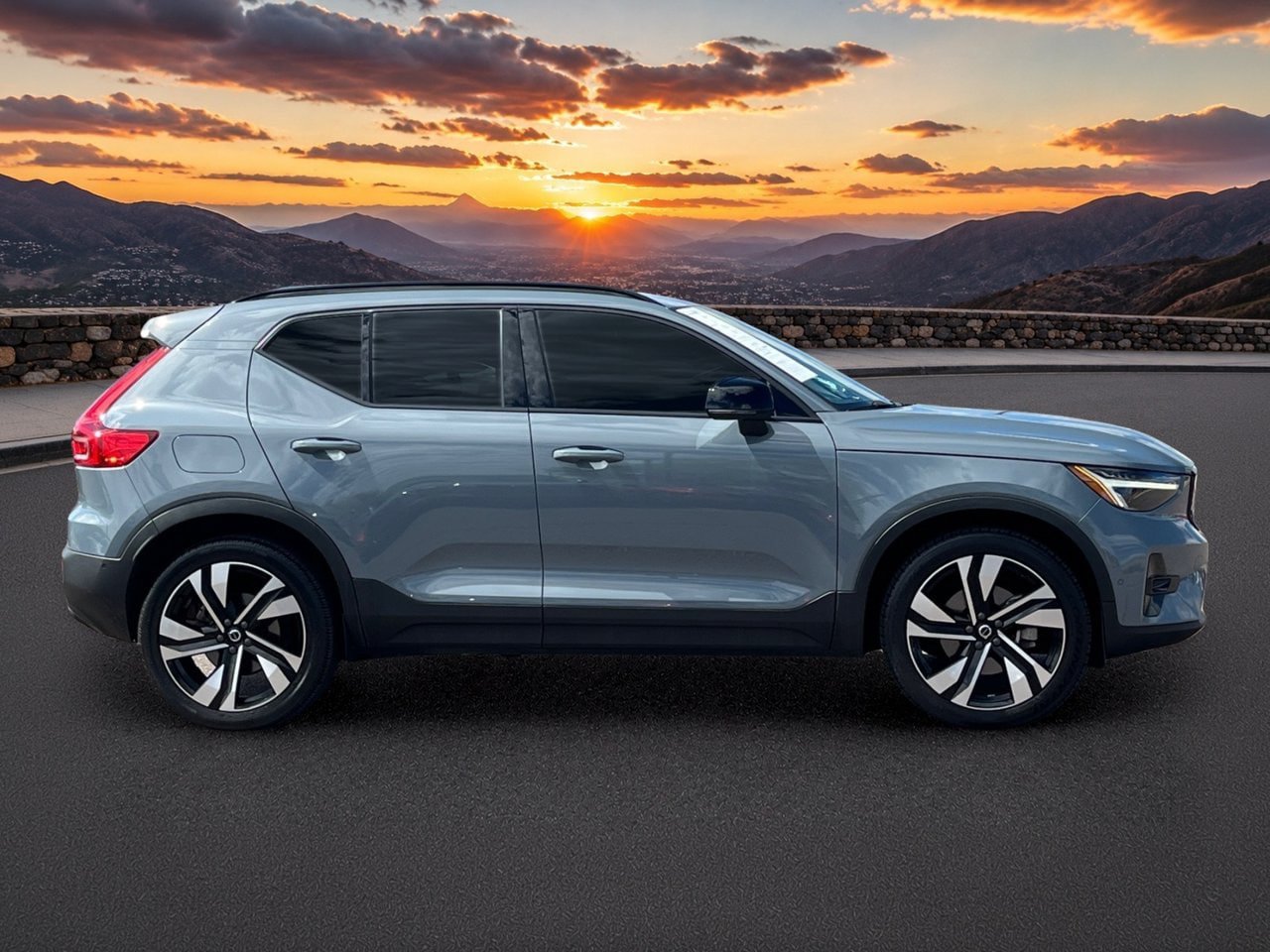 Used 2023 Volvo XC40 B5 Ultimate w/ Protection Package Premier AWD/4WD image 6